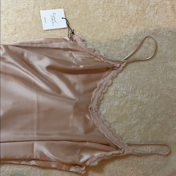 BlUSH SATIN MAXI DRESS WITH SLIT - Picture 3 of 4